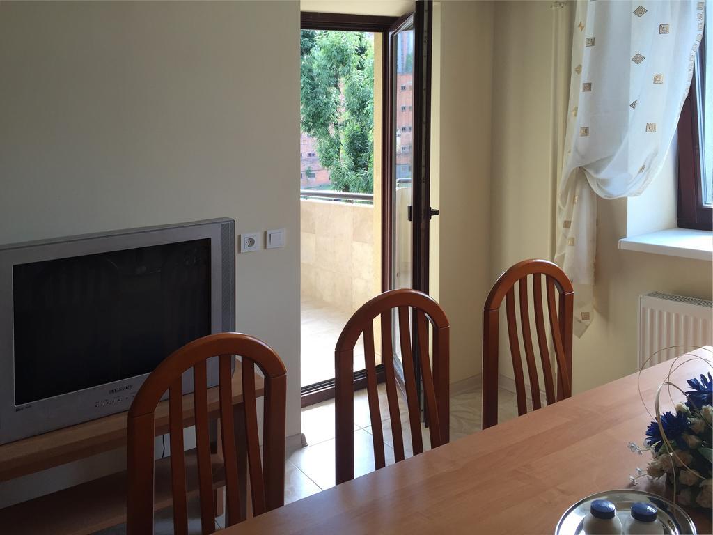 Eney Budget Three-Room Apartment Lviv Exterior foto