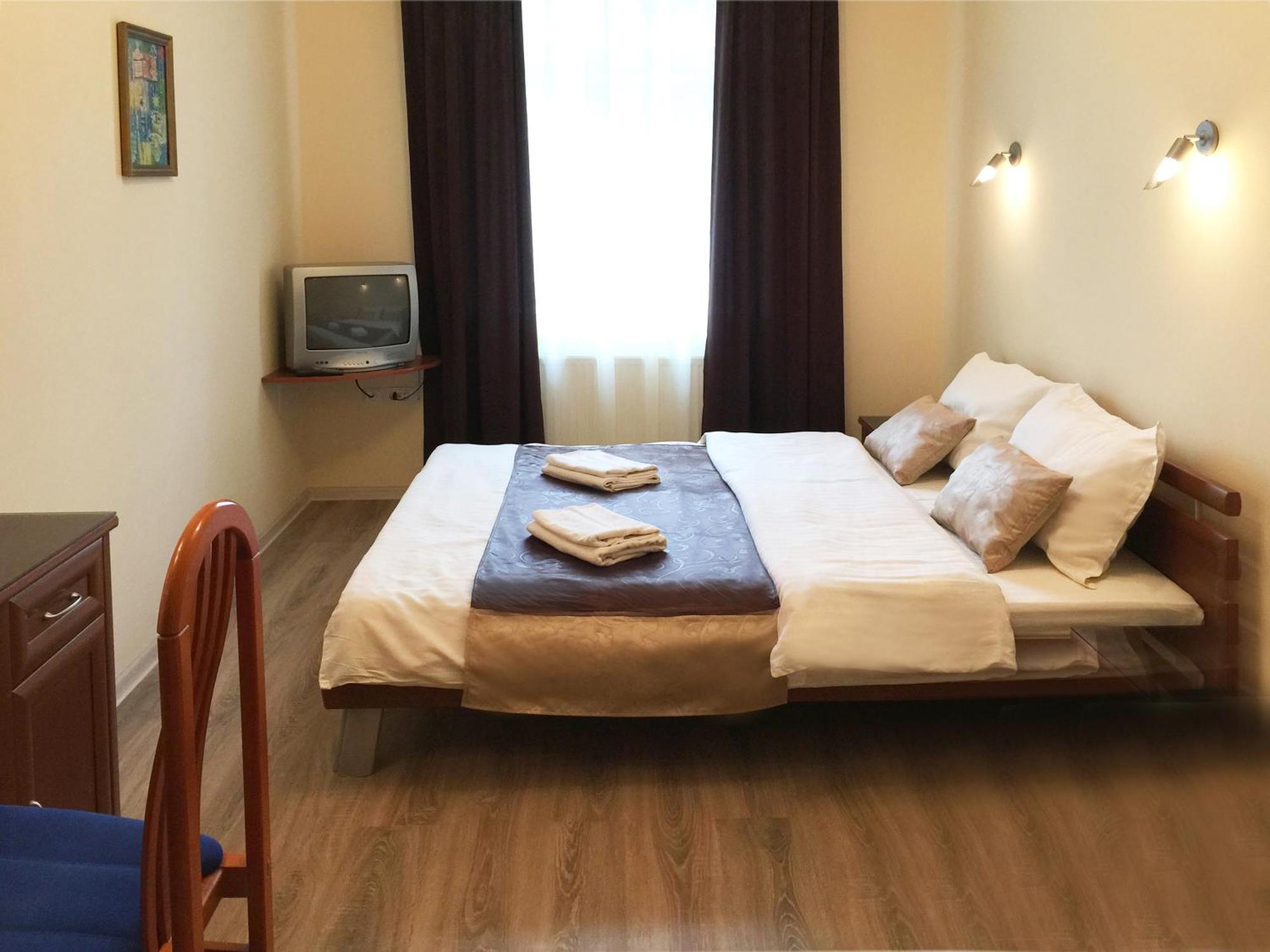 Eney Budget Three-Room Apartment Lviv Exterior foto