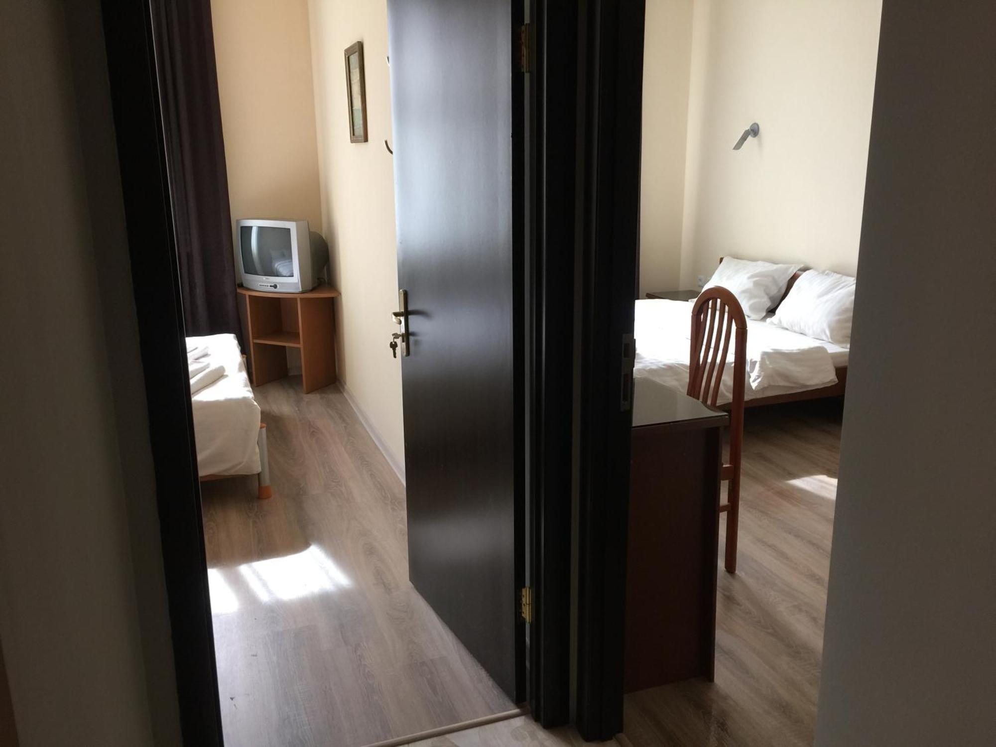 Eney Budget Three-Room Apartment Lviv Exterior foto